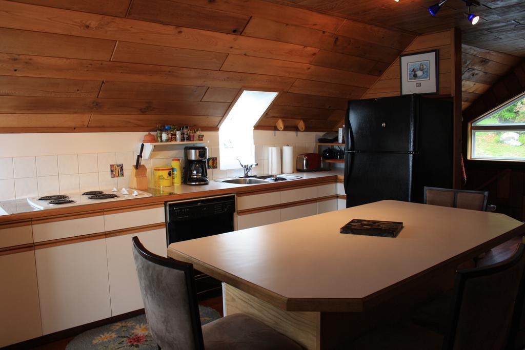 Orca Lodge Sointula Eksteriør billede