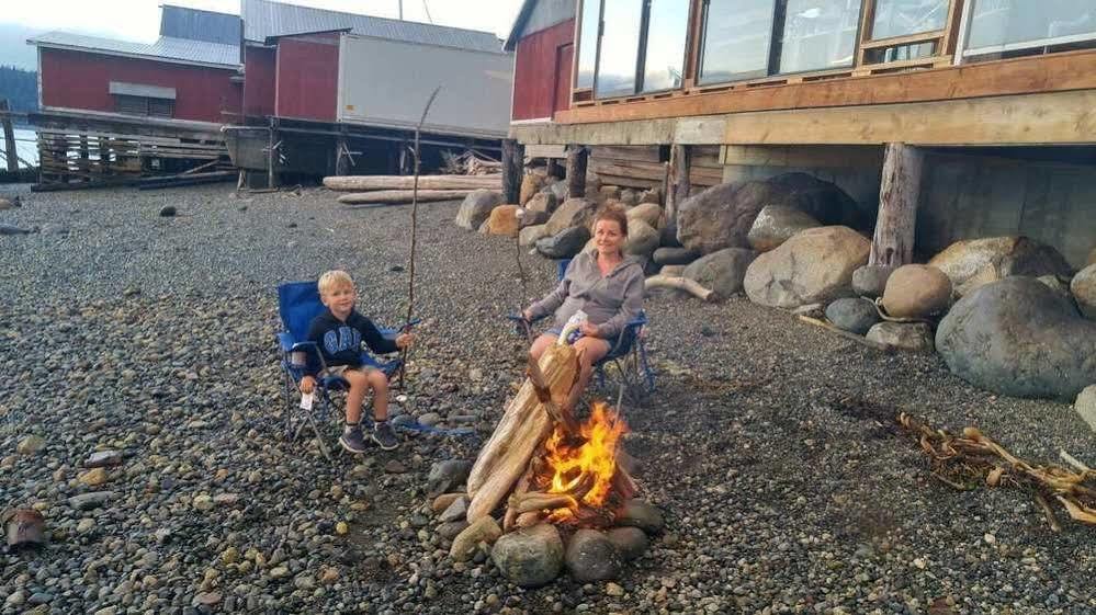 Orca Lodge Sointula Eksteriør billede