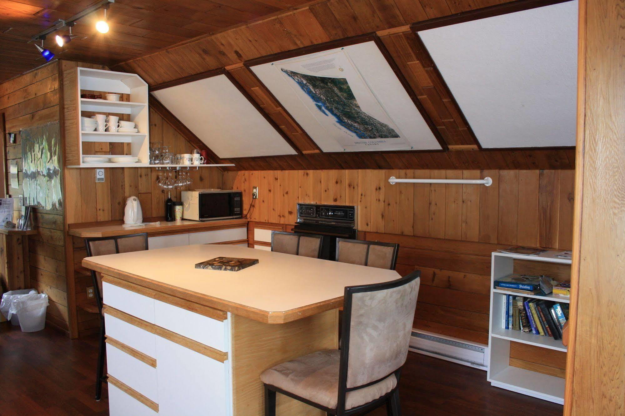 Orca Lodge Sointula Eksteriør billede