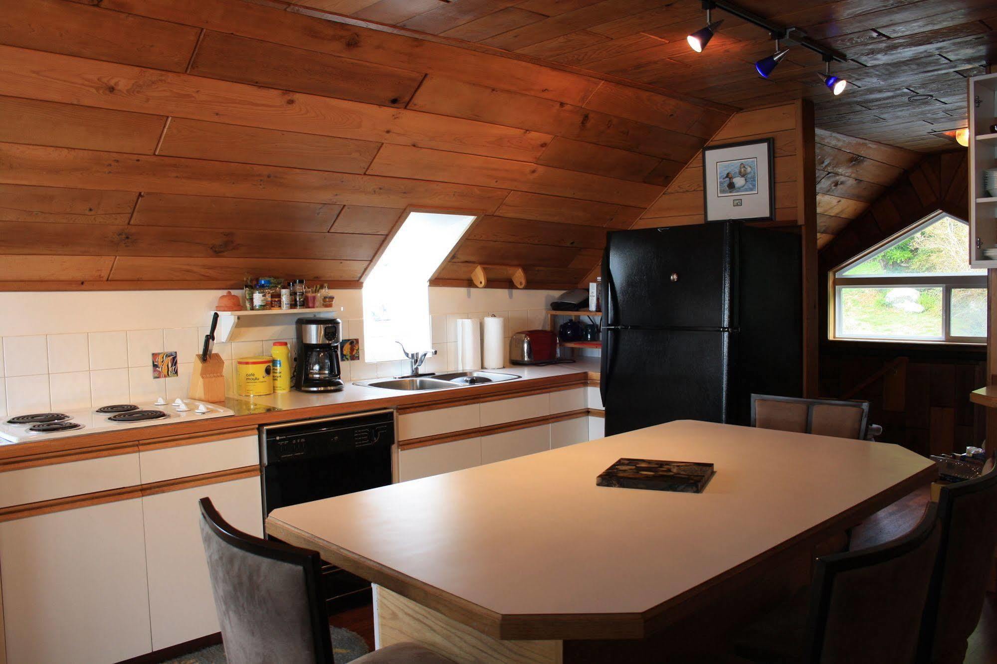 Orca Lodge Sointula Eksteriør billede